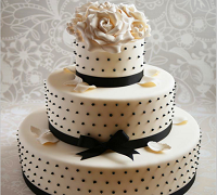 花瓣与婚礼蛋糕