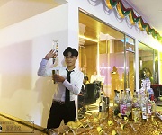 调酒师培训_丰田庆典调酒师学员实践