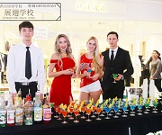 调酒师培训_广汽传祺GS5上市发布会调酒师学员实践